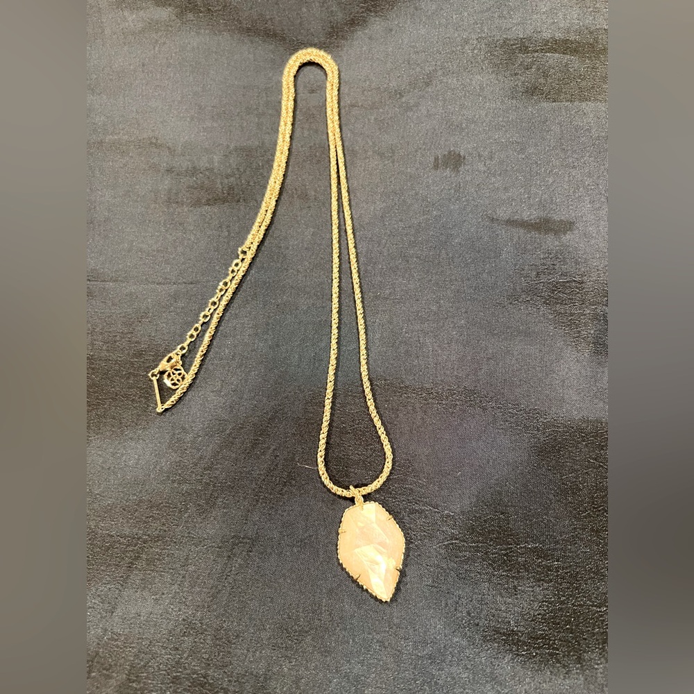 🌟 Retired 🌟 EUC KENDRA SCOTT Corla Gold & Ivory Pearl Necklace